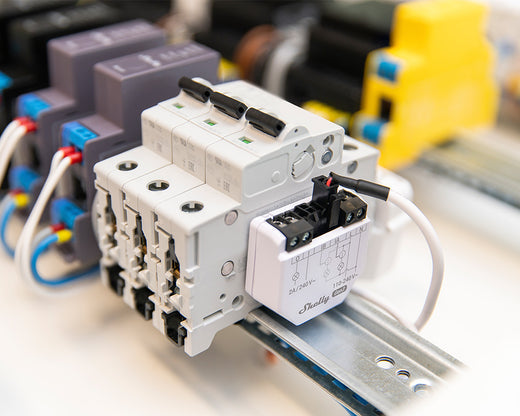 Shelly EM Gen3 controlando un contactor